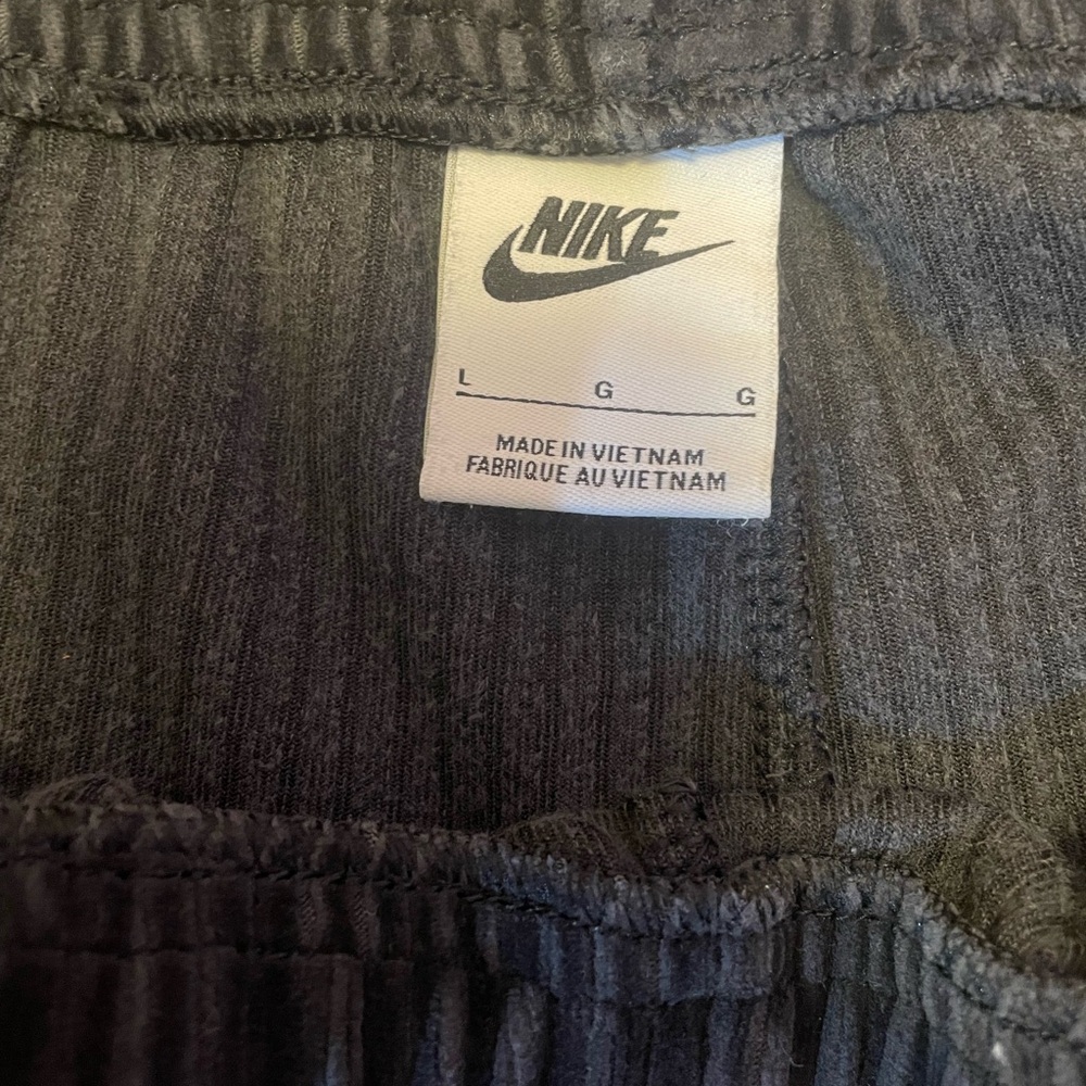 Nike Sportswear Women's Velour Wide-Leg Pants - Picture 4 of 4